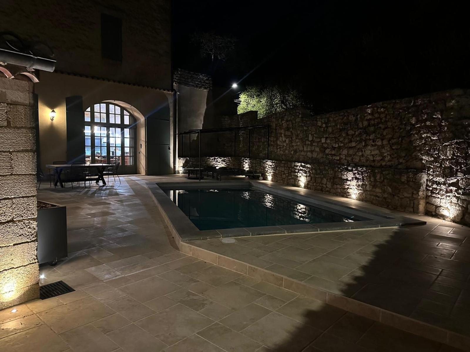 Appartement avec Piscine privée dans Résidence pour 6 personnes Uzès Exterior foto